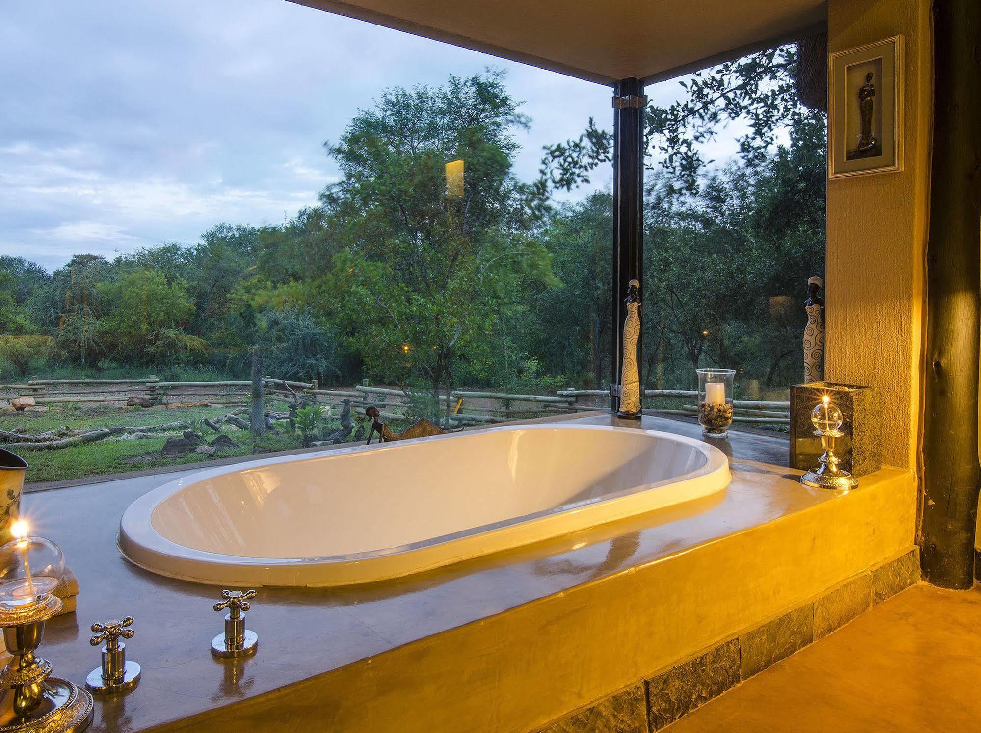 Raptor Retreat Game Lodge Ходспруит Екстериор снимка